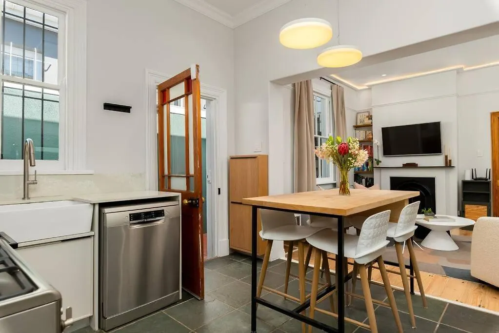 Trendy Heritage Home In Woodstock Le Cap Hébergement de vacances