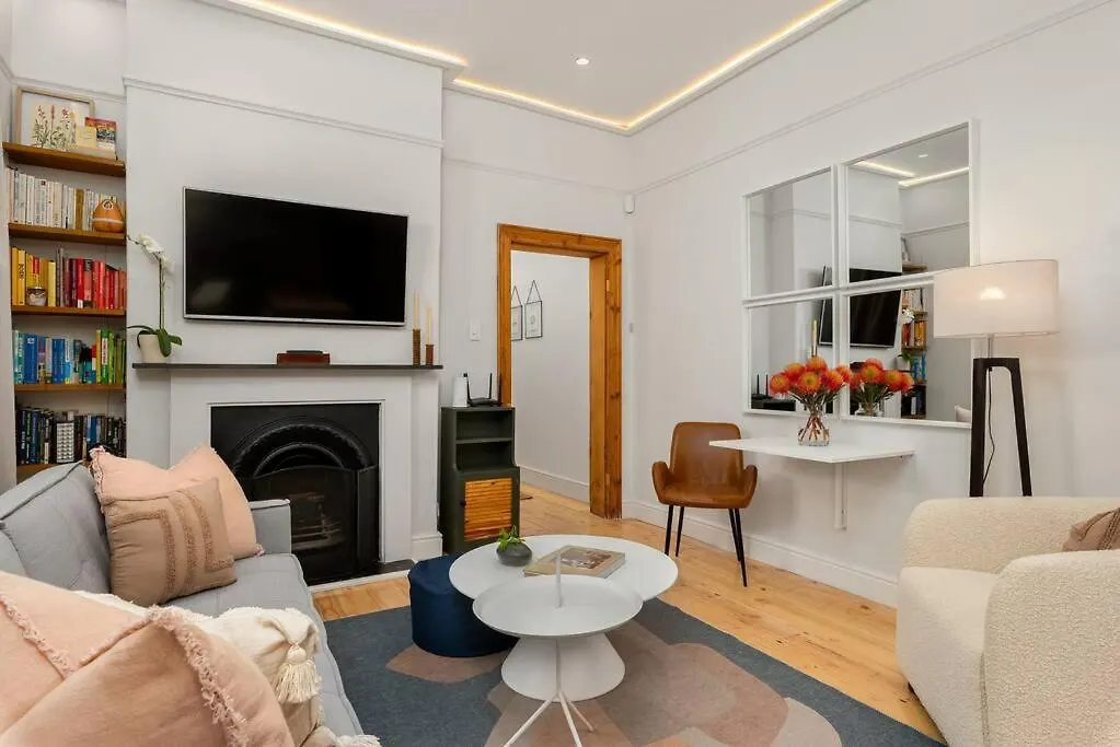Trendy Heritage Home In Woodstock Le Cap 0*,